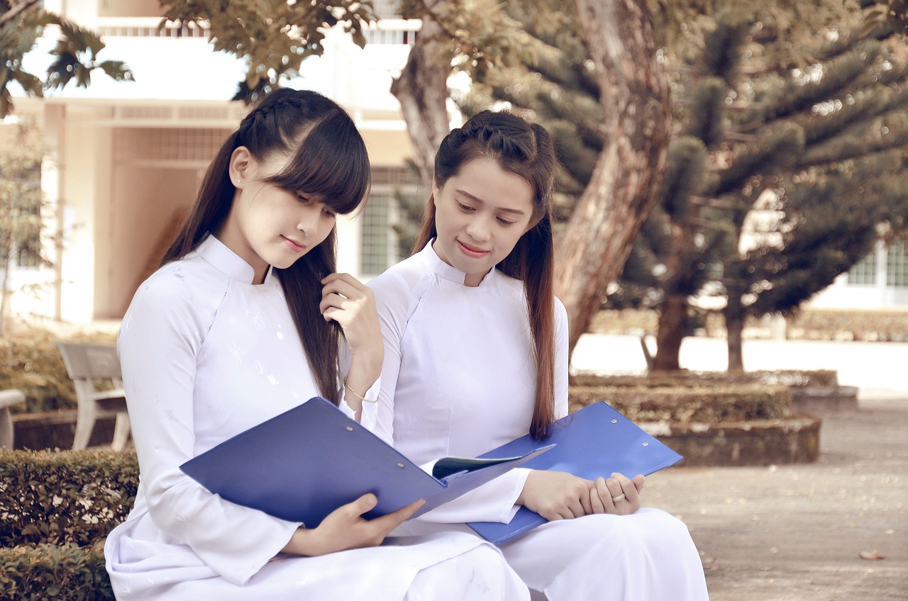 好代妈借卵生的男孩就是爱英文（好代妈借卵生的男孩就是爱英文怎么说）