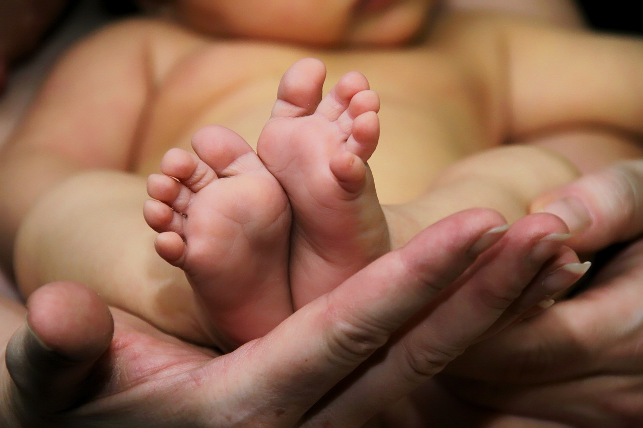 生孕妈供卵生的宝宝侧切多久伤口才会好（生孕妈供卵生的宝宝侧切多久能同房）