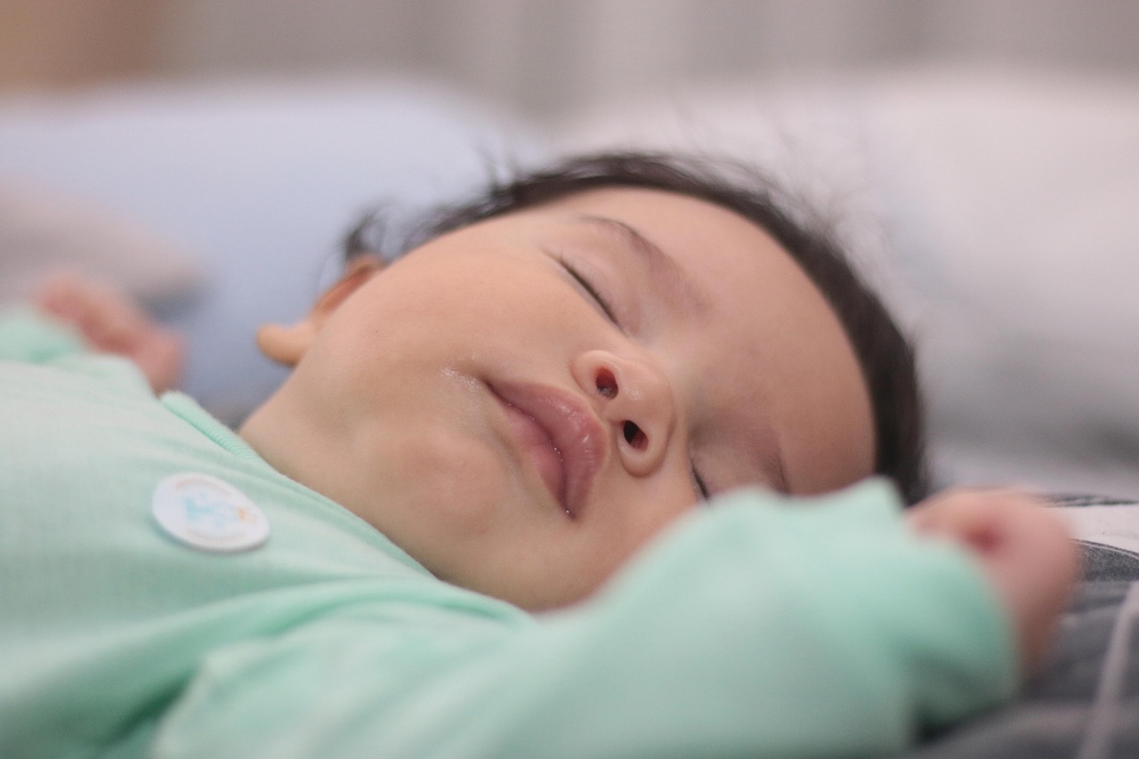 孕妈供卵生的宝宝发烧后可以吃鸡蛋吗（孕妈供卵生的宝宝发烧好可以吃鸡蛋吗）